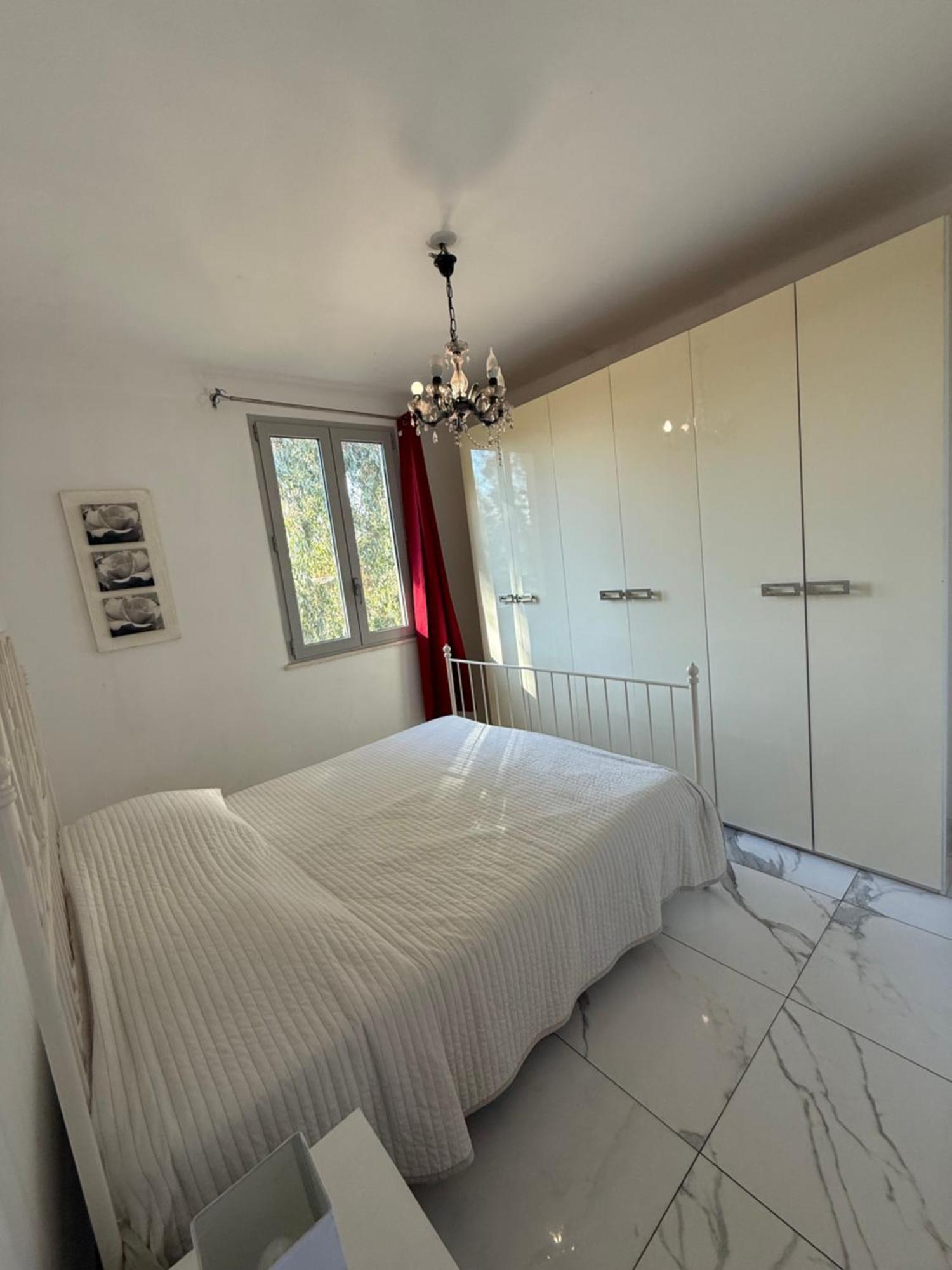 Angelina Front Apartment *